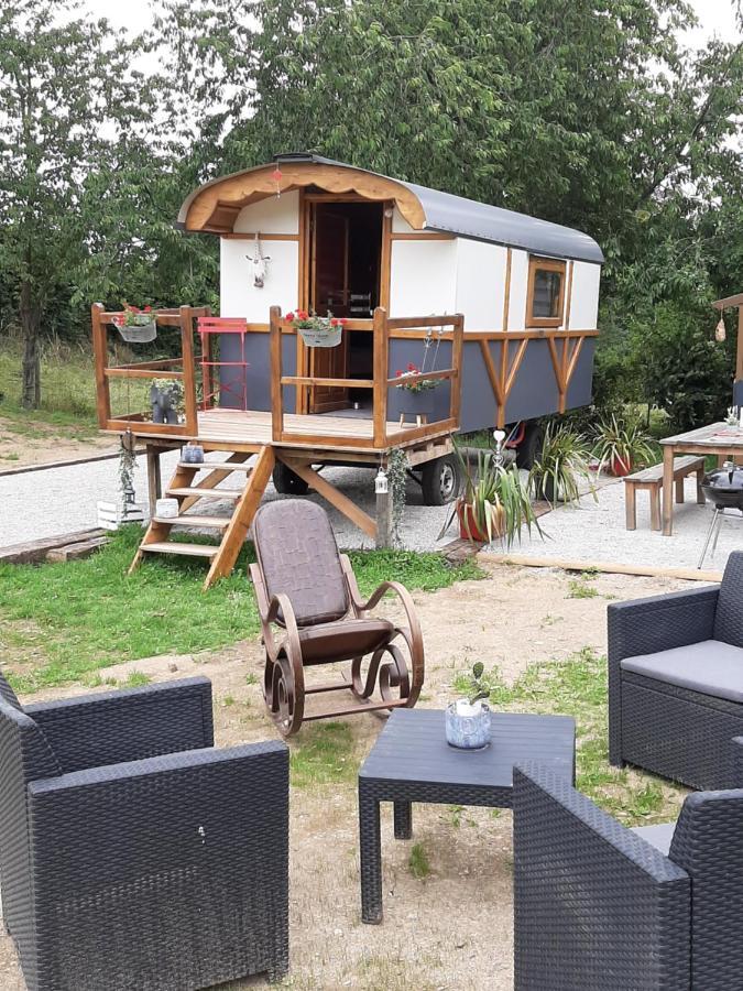 La Roulotte De Germaine Camping *
